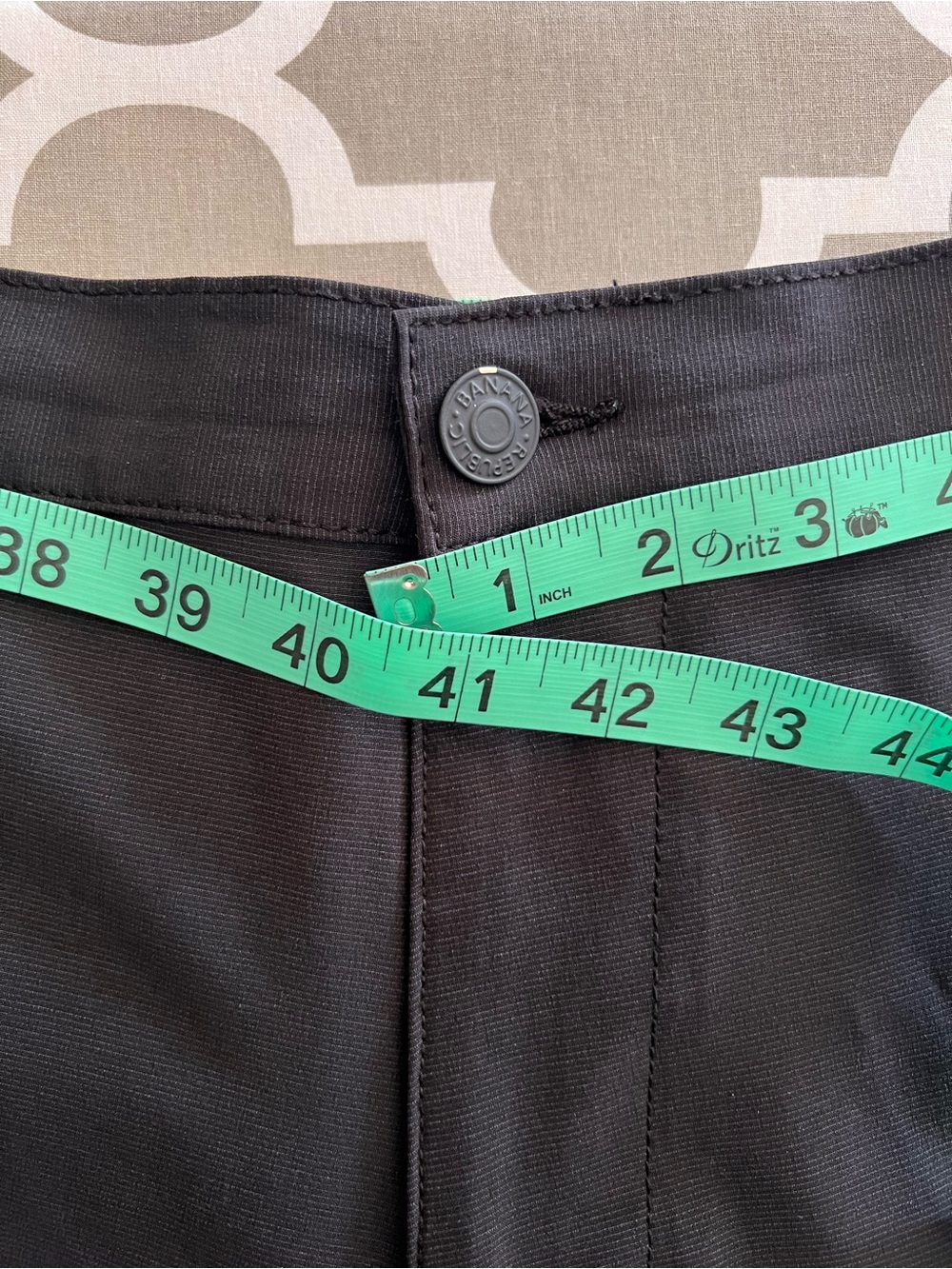 Banana Republic Men's Black Performance Shorts - Picture 6 of 6